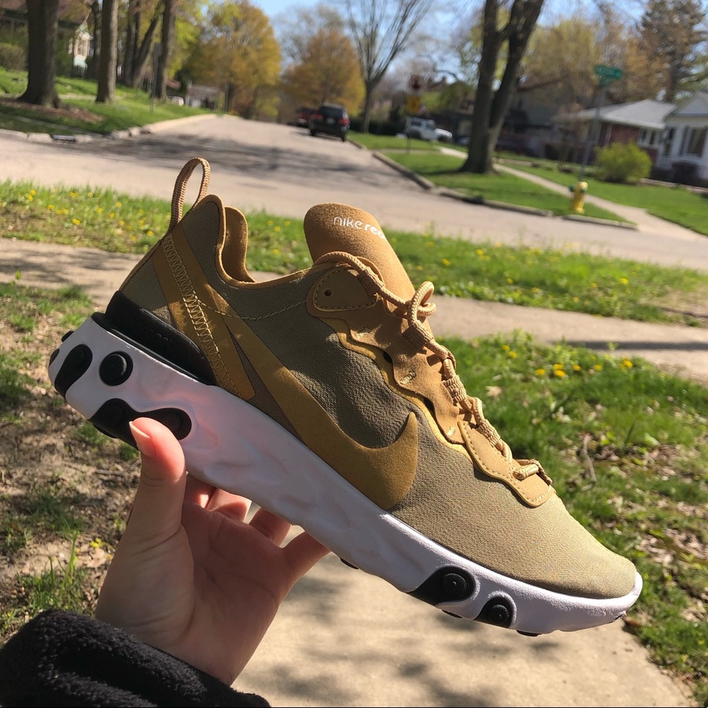 Nike React Element 55 size 6 olive green & gold